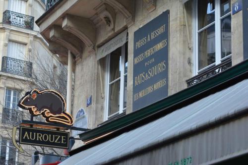 Maison Aurouze (extermination des nuisibles depuis 1872), rue des Halles