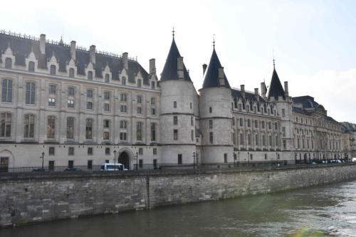 Conciergerie (XIIIème siècle) depuis le Pont au Change