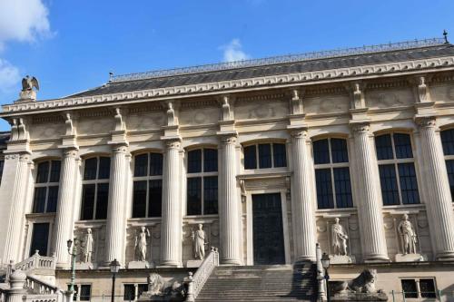 Palais de Justice (construction de cette facade 1854), rue de Harlay