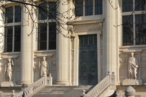 Palais de Justice (construction de cette facade 1854), rue de Harlay