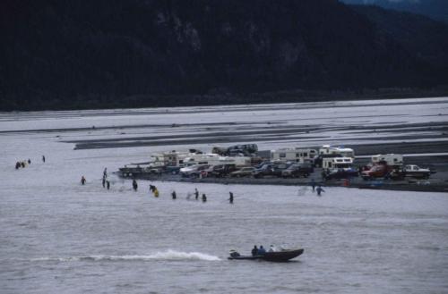 Pêcheurs sur la rivière Tonsina
