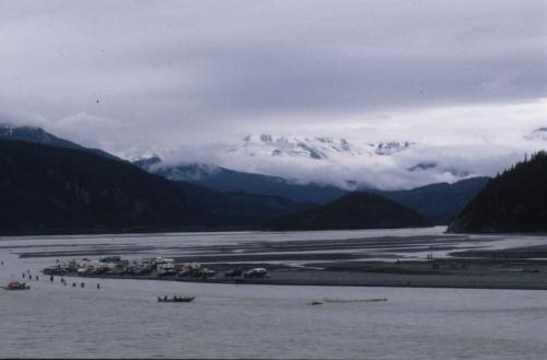 Pêcheurs sur la rivière Tonsina