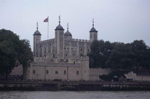 Tour de Londres depuis la Tamise